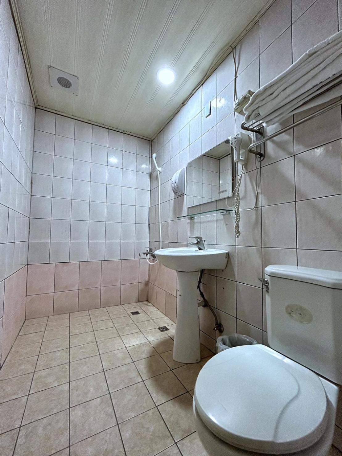 Fulong Hotel Чжунли Экстерьер фото